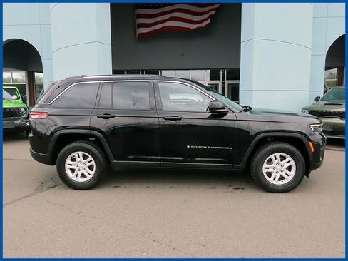Used 2023 Jeep Grand Cherokee Laredo w/ Luxury Tech Group I AWD/4WD image 1