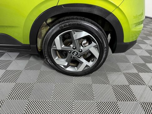 Used 2024 Hyundai Venue SEL image 34