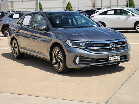 Used 2022 Volkswagen Jetta SEL image 3