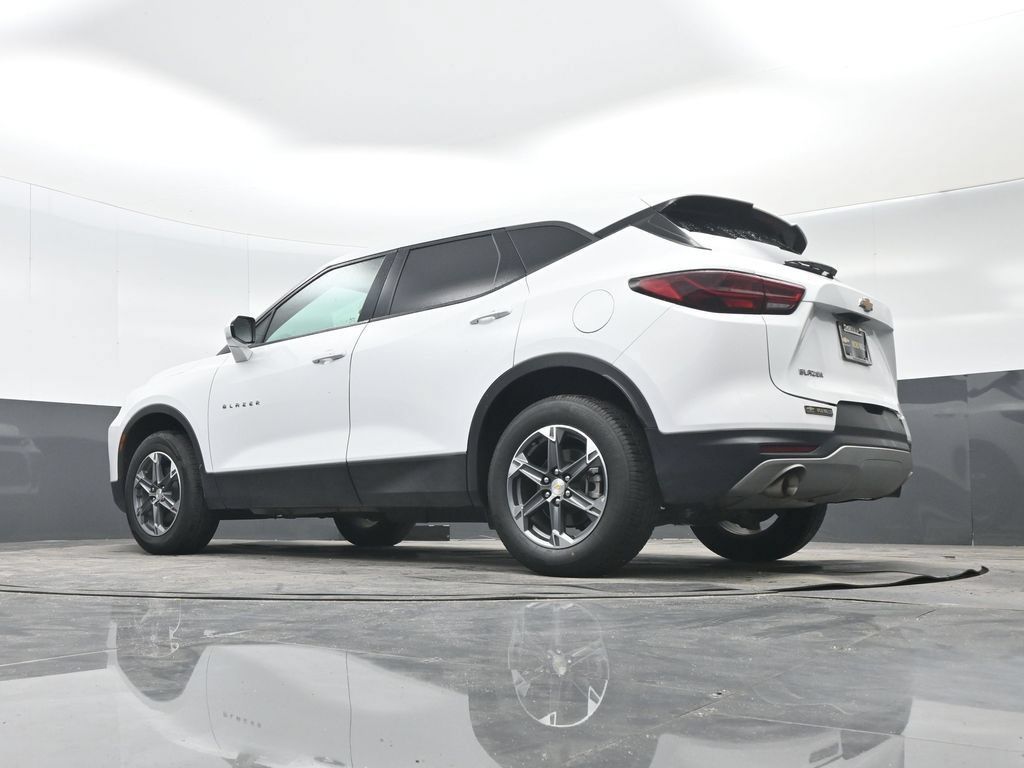 Used 2025 Chevrolet Blazer LT FWD image 28