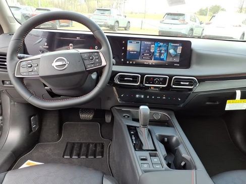 New 2026 Nissan Sentra SR FWD image 9
