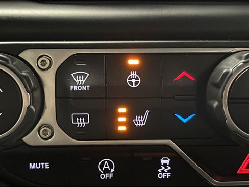 Used 2021 Jeep Wrangler Unlimited Rubicon AWD/4WD image 36