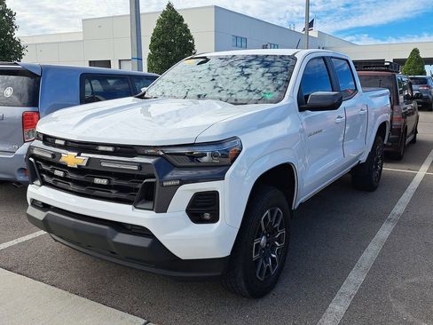 Used 2023 Chevrolet Colorado LT w/ LT Convenience Package III image 11