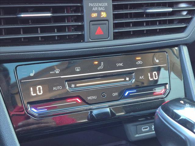 Used 2025 Volkswagen Jetta SE FWD image 10