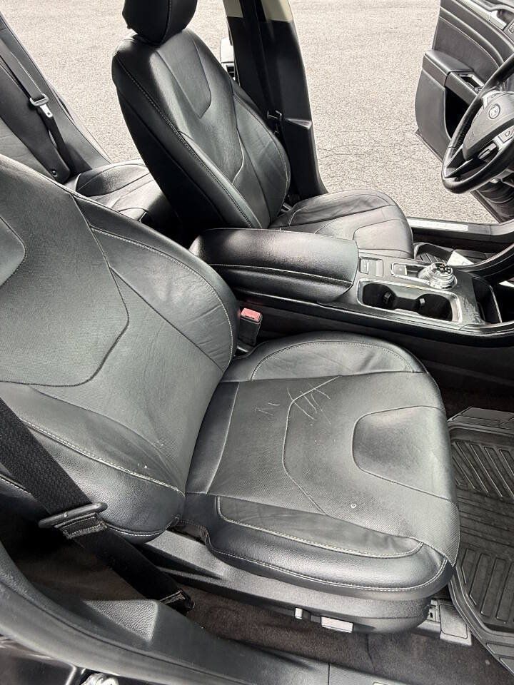 Used 2020 Ford Fusion Titanium FWD image 11