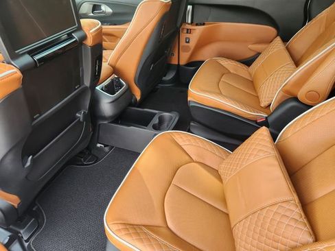 New 2026 Chrysler Pacifica Pinnacle FWD image 22