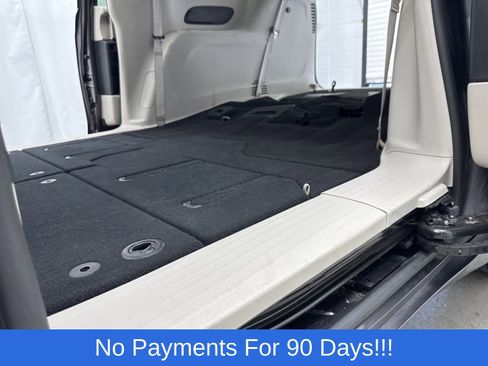 Used 2023 Chrysler Pacifica Touring-L FWD image 42