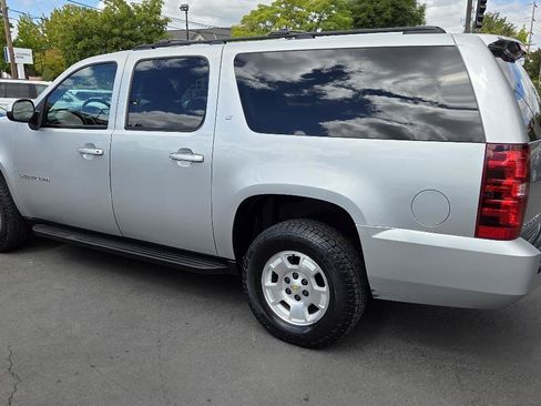 Used 2012 Chevrolet Suburban LT w/ Luxury Package AWD/4WD image 12