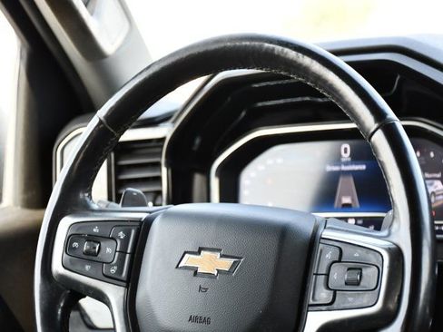 Used 2022 Chevrolet Silverado 1500 LT w/ Leather Package AWD/4WD image 17