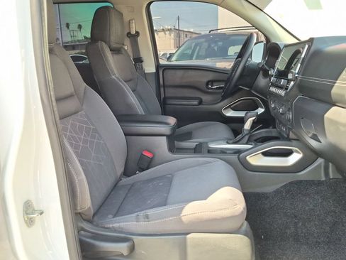 Certified 2025 Nissan Frontier SV RWD image 30