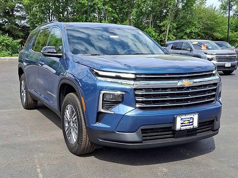 New 2026 Chevrolet Traverse LT w/ Driver Confidence Package FWD image 5