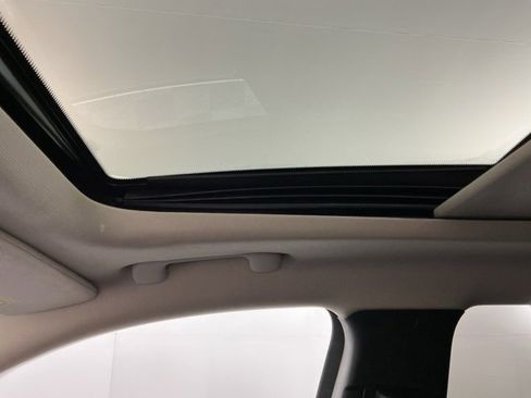 Used 2017 Jeep Cherokee Overland w/ Technology Group image 21