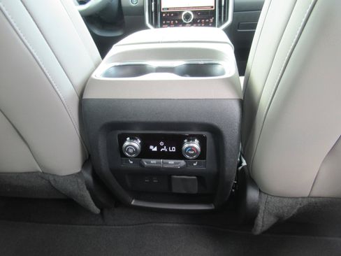 Used 2024 GMC Acadia Elevation w/ Luxury Package FWD image 32