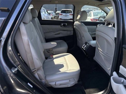 Used 2022 Kia Sorento SX image 11