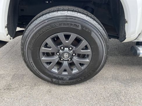 Certified 2023 Toyota Tacoma SR5 AWD/4WD image 12
