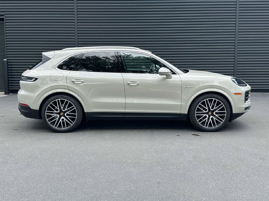 Certified 2025 Porsche Cayenne E-Hybrid AWD/4WD image 6