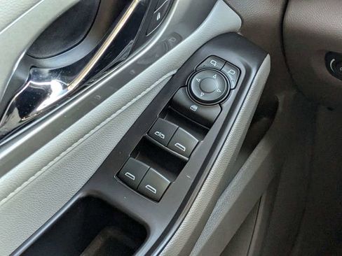 Used 2020 Chevrolet Traverse LT FWD image 17