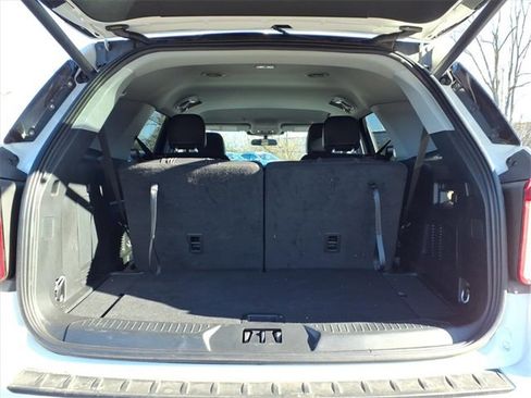 Used 2023 Ford Explorer XLT w/ Equipment Group 202A image 8