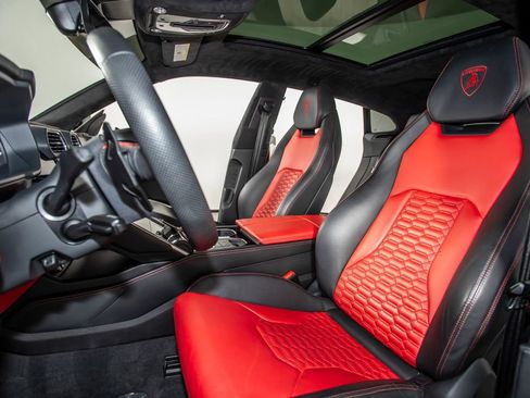 Used 2021 Lamborghini Urus AWD/4WD image 3