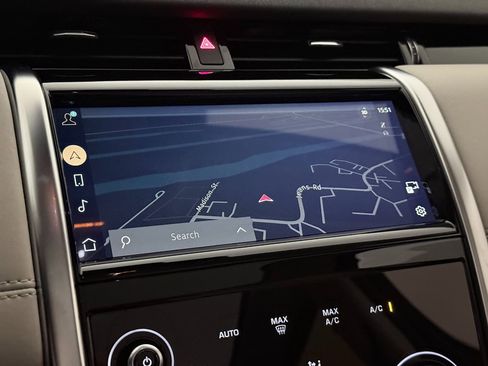 Used 2022 Land Rover Discovery Sport SE image 32