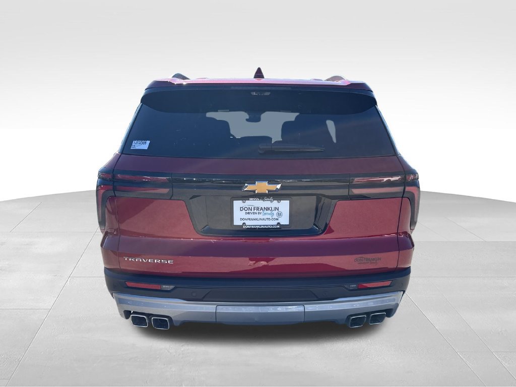 Used 2026 Chevrolet Traverse LT w/ Driver Confidence Package FWD image 4