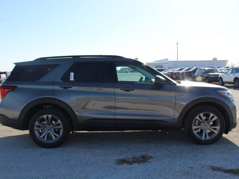 New 2026 Ford Explorer Active w/ Active Comfort Package AWD/4WD image 4