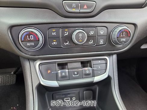 Used 2024 GMC Terrain SLT AWD/4WD image 27