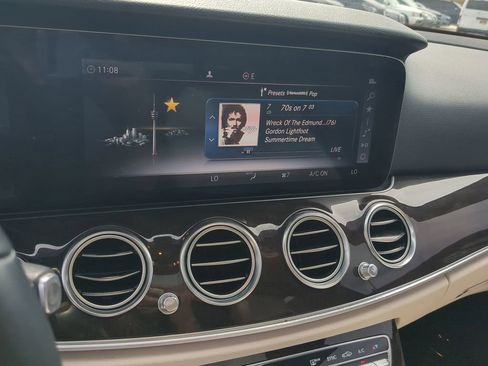 Used 2020 Mercedes-Benz E 350 Sedan image 6