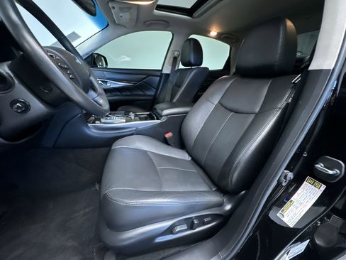 Used 2016 INFINITI Q70 3.7 AWD/4WD image 12