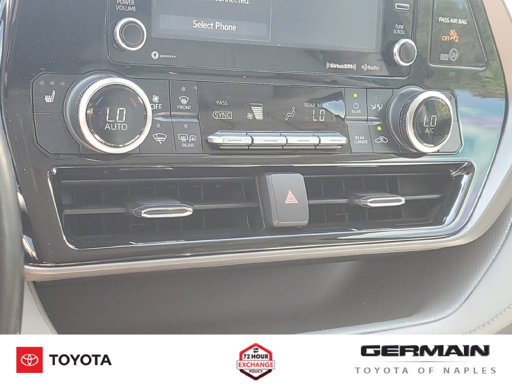 Used 2022 Toyota Highlander XLE AWD/4WD image 33