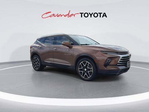 Used 2023 Chevrolet Blazer Premier w/ Driver Confidence II Package AWD/4WD image 2