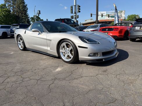Used 2005 Chevrolet Corvette Coupe w/ Preferred Equipment Group RWD image 10
