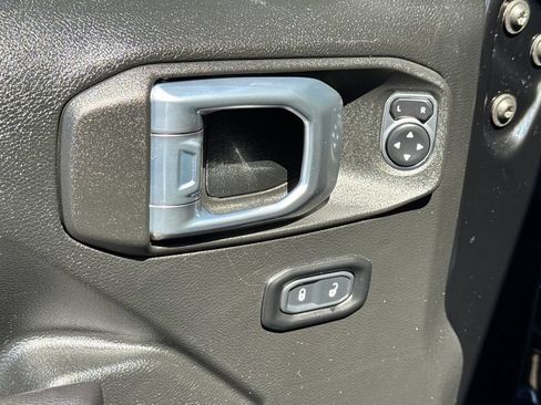 Used 2021 Jeep Wrangler Sport AWD/4WD image 26
