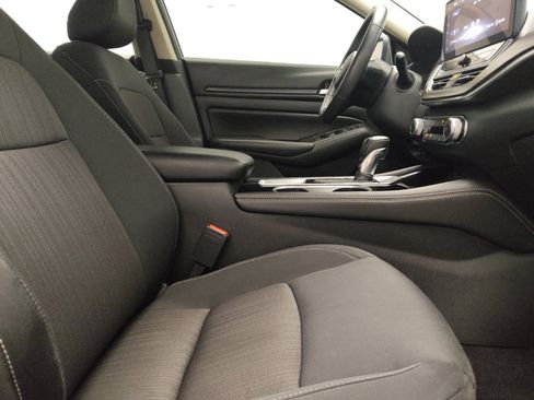 Used 2024 Nissan Altima 2.5 SV w/ SV Premium Package FWD image 21