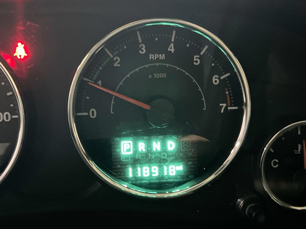 Used 2018 Jeep Wrangler Unlimited Sahara AWD/4WD image 13