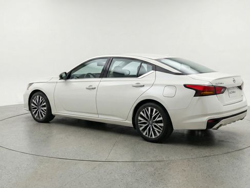 Used 2025 Nissan Altima 2.5 SV image 6