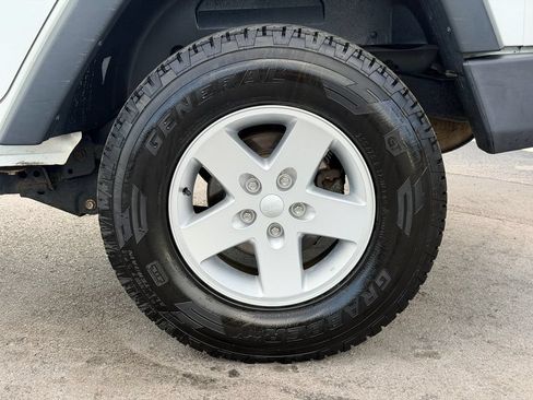 Used 2017 Jeep Wrangler Unlimited Sport w/ Quick Order Package 24S AWD/4WD image 28
