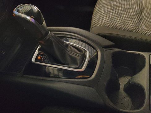 Used 2018 Nissan Rogue Sport SV w/ SV Technology Package image 26