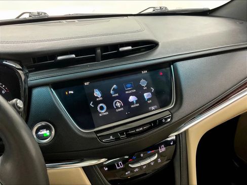 Used 2017 Cadillac XT5 Luxury w/ Driver Awareness Package FWD image 24