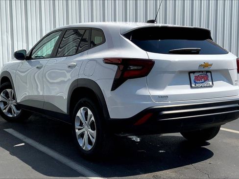 Used 2025 Chevrolet Trax LS image 10