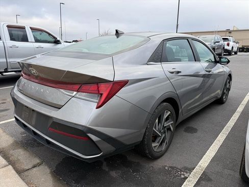 Used 2024 Hyundai Elantra SEL w/ Convenience Package image 2