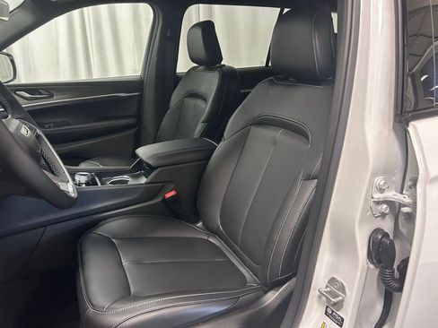 New 2026 Jeep Grand Cherokee L Limited AWD/4WD image 8