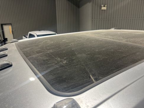 Used 2024 Ford F250 Lariat w/ Tremor Off-Road Package image 9