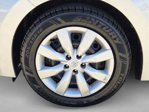Used 2016 Toyota Corolla LE FWD image 22