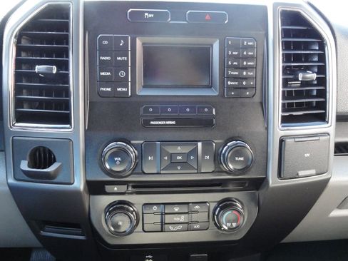 Used 2017 Ford F150 XLT RWD image 12