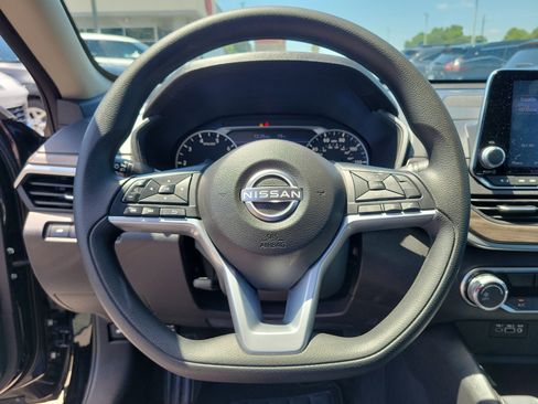 Used 2025 Nissan Altima 2.5 SV FWD image 22