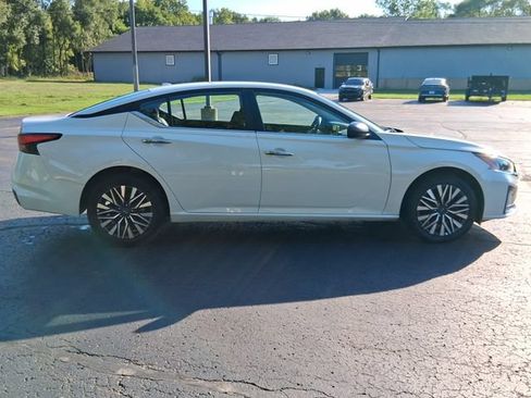Used 2025 Nissan Altima 2.5 SV AWD/4WD image 6
