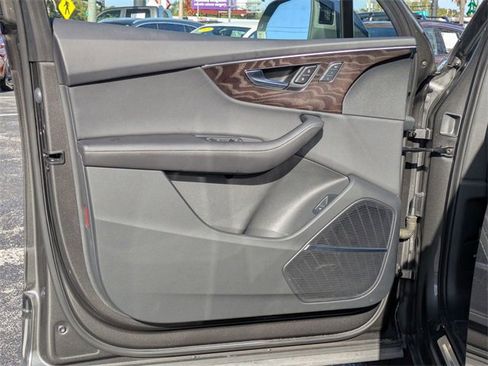 Used 2023 Audi Q7 3.0T Prestige image 9
