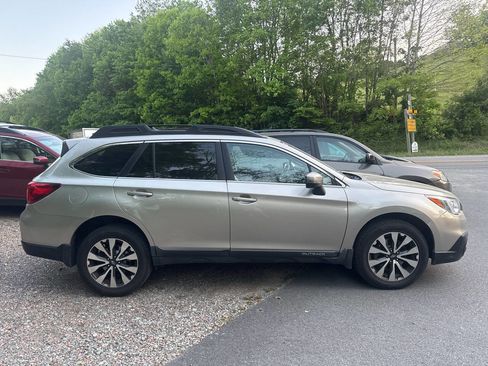 Used 2015 Subaru Outback 2.5i Limited AWD/4WD image 2