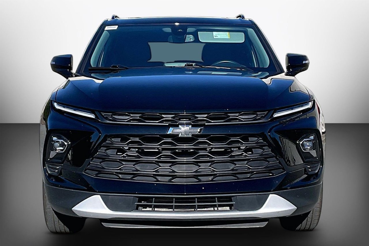 Used 2025 Chevrolet Blazer LT w/ Midnight/Sport Edition FWD image 3